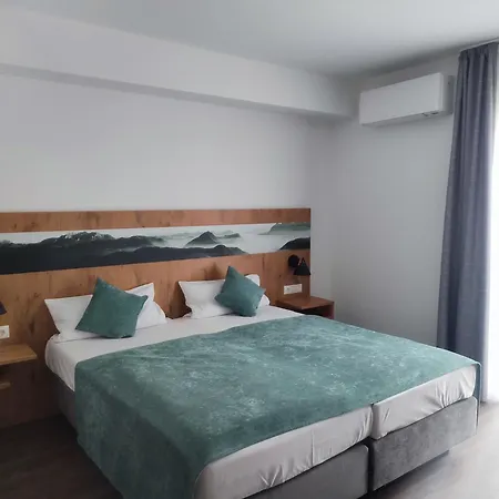 Bed & Breakfast & Garni